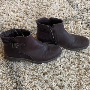 Baretraps Women’s brown boots size 7.5